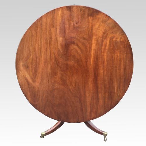 Fine George III period mahogany circular dining table