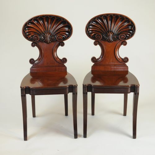 Fine quality pair of shell-back Hall Chairs attributed to Gillows