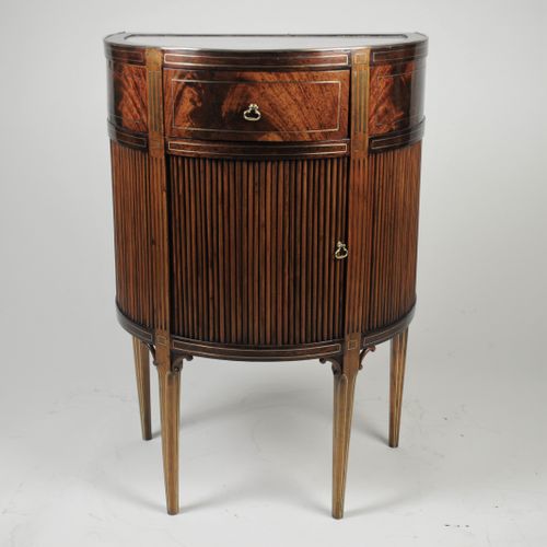 Fine Pair of French Mahogany and Brass inlaid Bedside/Side Cabinets/Commodes