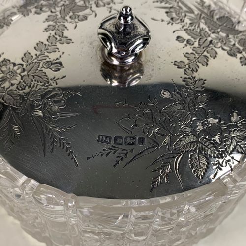 Circular glass Jam/Conserve pot/Jar with silver lid