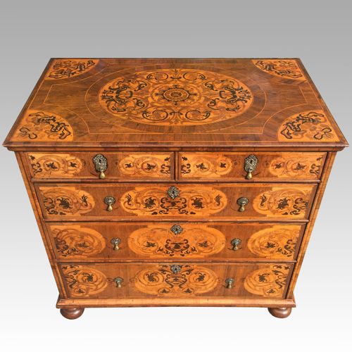 Fine Queen Anne seaweed marquetry Chest of drawers