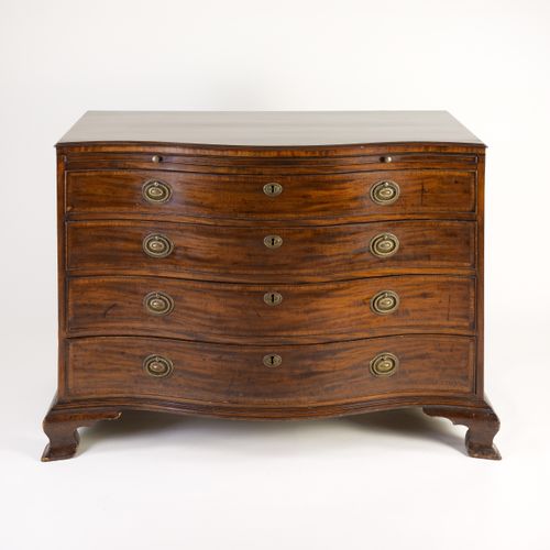 Fine Georgian mahogany serpentine chest of drawers