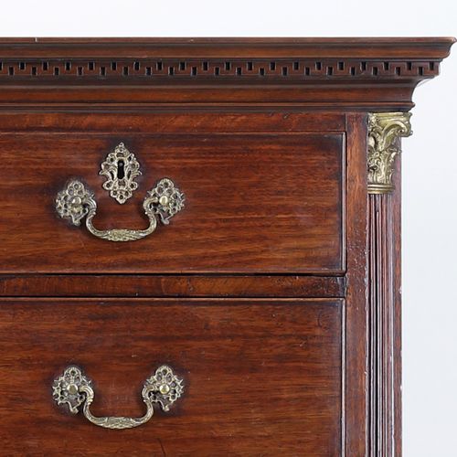 Georgian mahogany chest on chest/linen cupboard