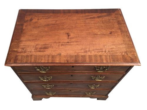 Small George III mahogany chest of drawers 