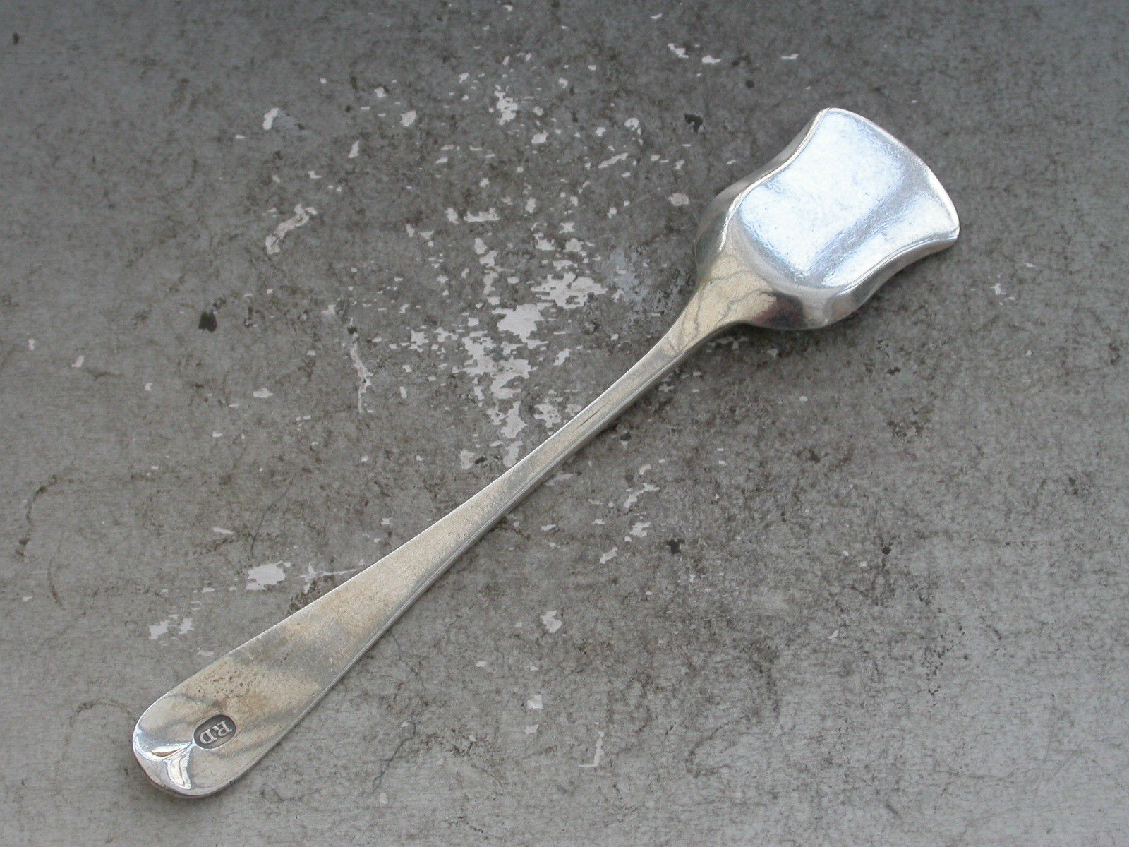 Salt shovel